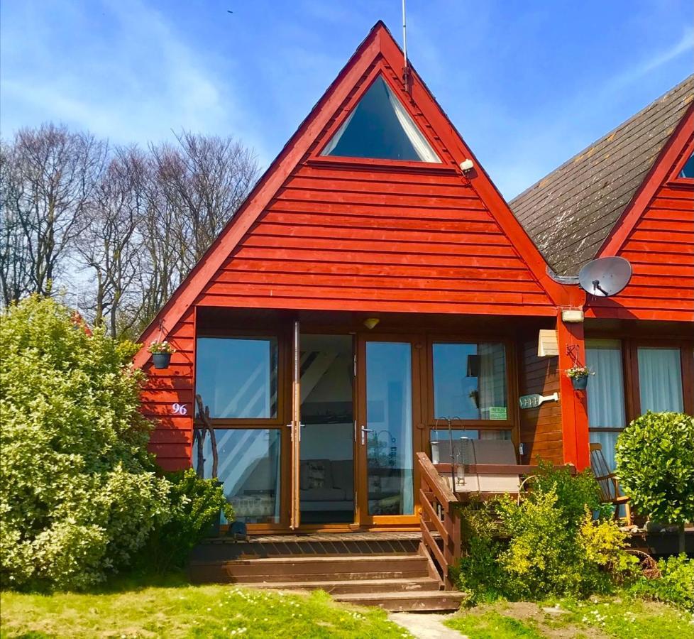 Clifftop Chalet With Pool Deal Exterior photo