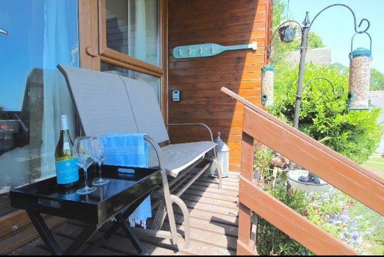 Clifftop Chalet With Pool Deal Exterior photo